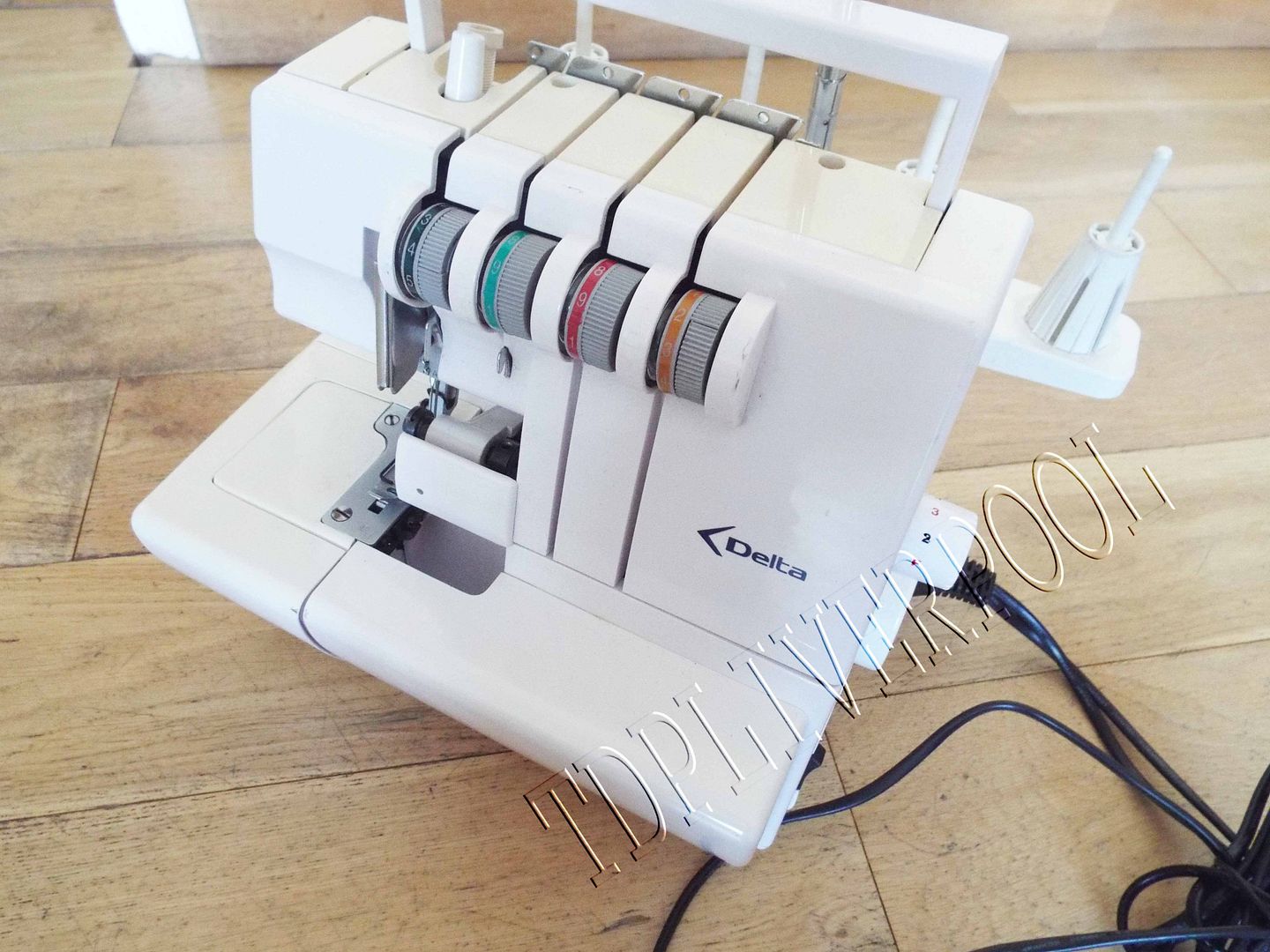 Delta FY14U Serger Overlocker Sewing Machine 0012