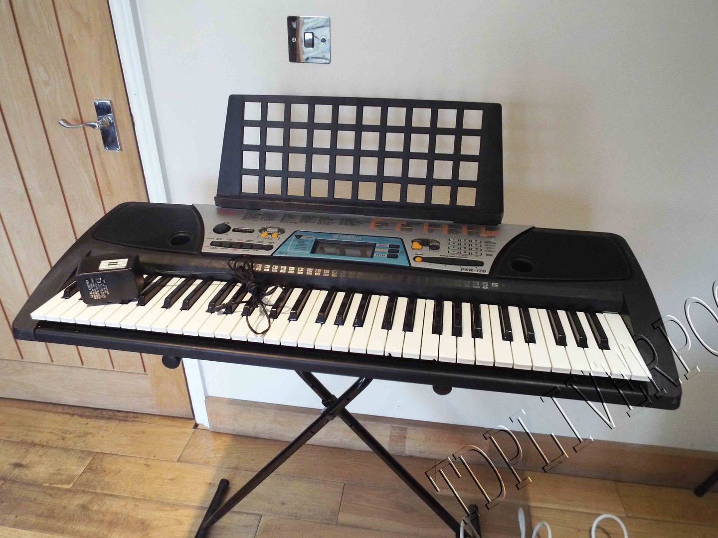 Yamaha PSR170 MIDI Portable Grand™ electronic Keyboard with Large LCD