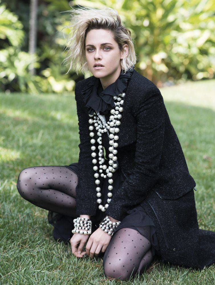 photo 1469621424-160606-03-black-coat-0107-v3cmyk-preview.jpg