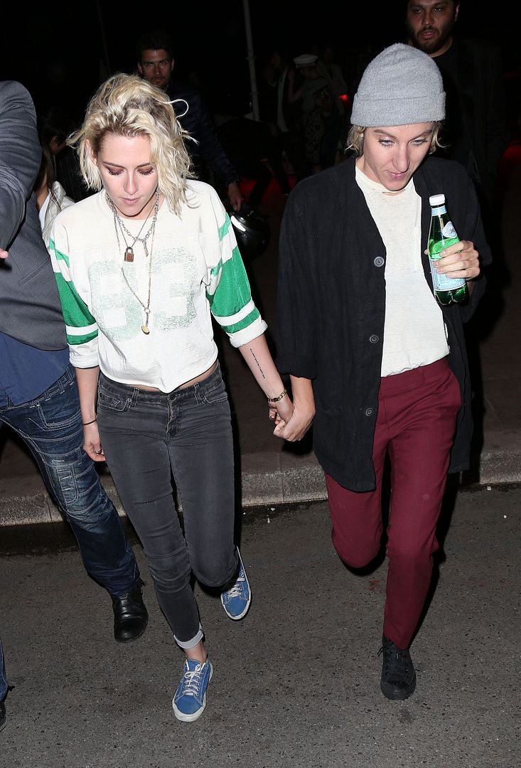 photo kristen-stewart-and-alicia-cargile-noght-out-in-cannes-05-15-2016_10.jpg