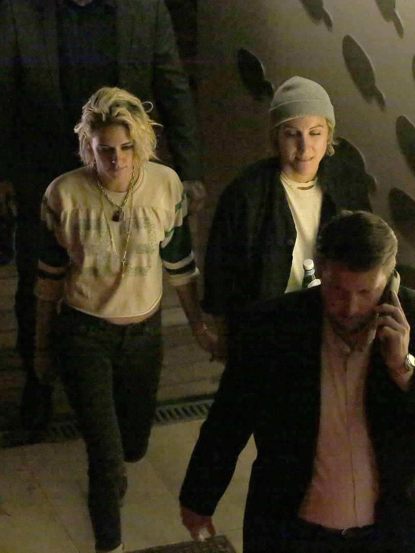 photo kristen-stewart-and-alicia-cargile-noght-out-in-cannes-05-15-2016_6.jpg
