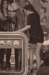 photo tumblr_mk5c21HhvT1qaq051o2_r1_250.gif