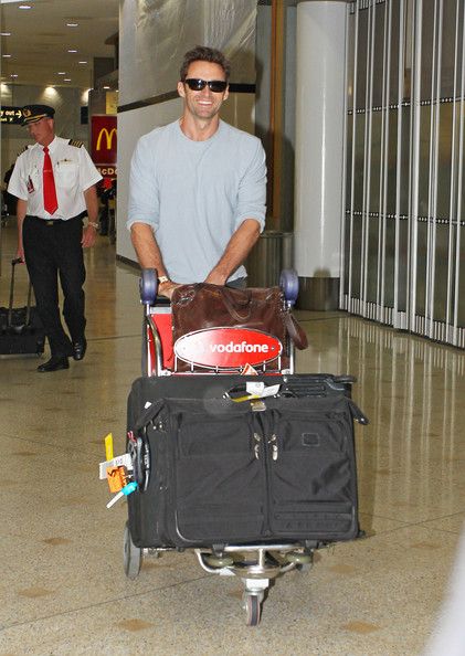 arrives-at-the-Sydney-airport-hugh-jackman-25627826-421-594_zps9d28d31a.jpg