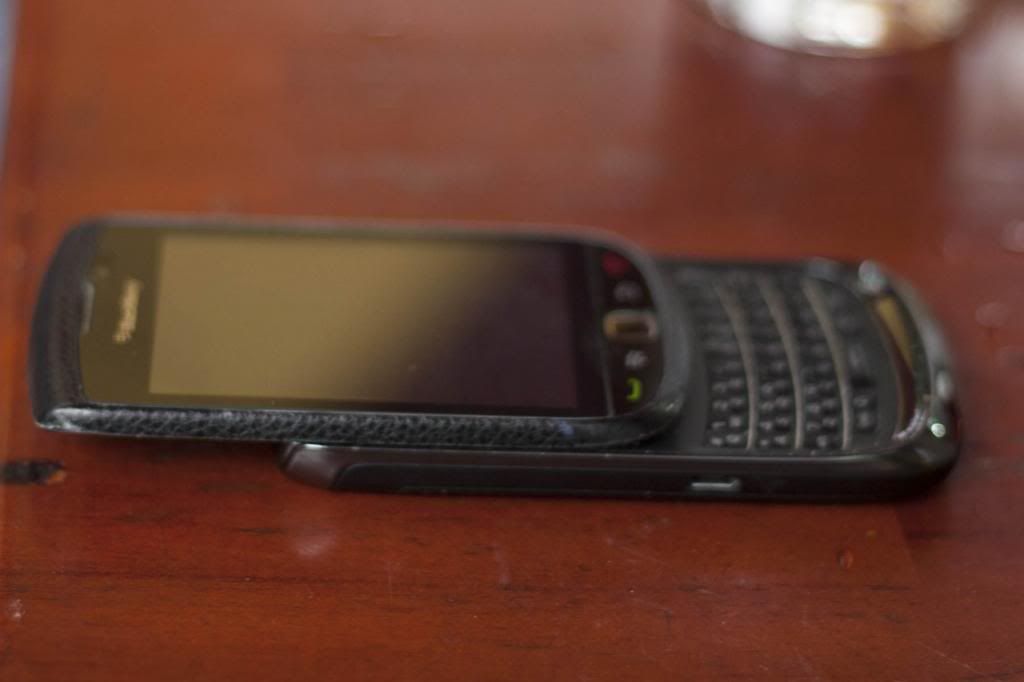 Blackberry 9800 AT&T màu đen còn đẹp giá 2 triệu 4.